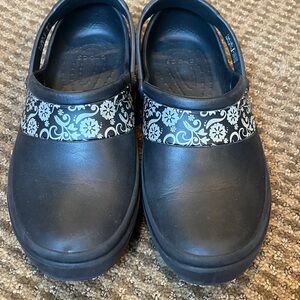 🖤CROCS Mercy Work Clogs Floral Pattern lightweight workwear women’s size 8 EUC🖤